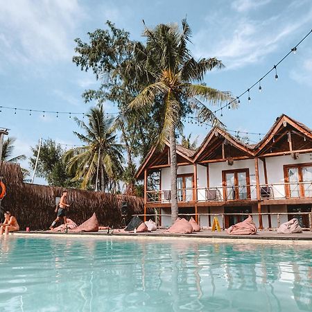 Mad Monkey Gili Trawangan Hostel Bagian luar foto