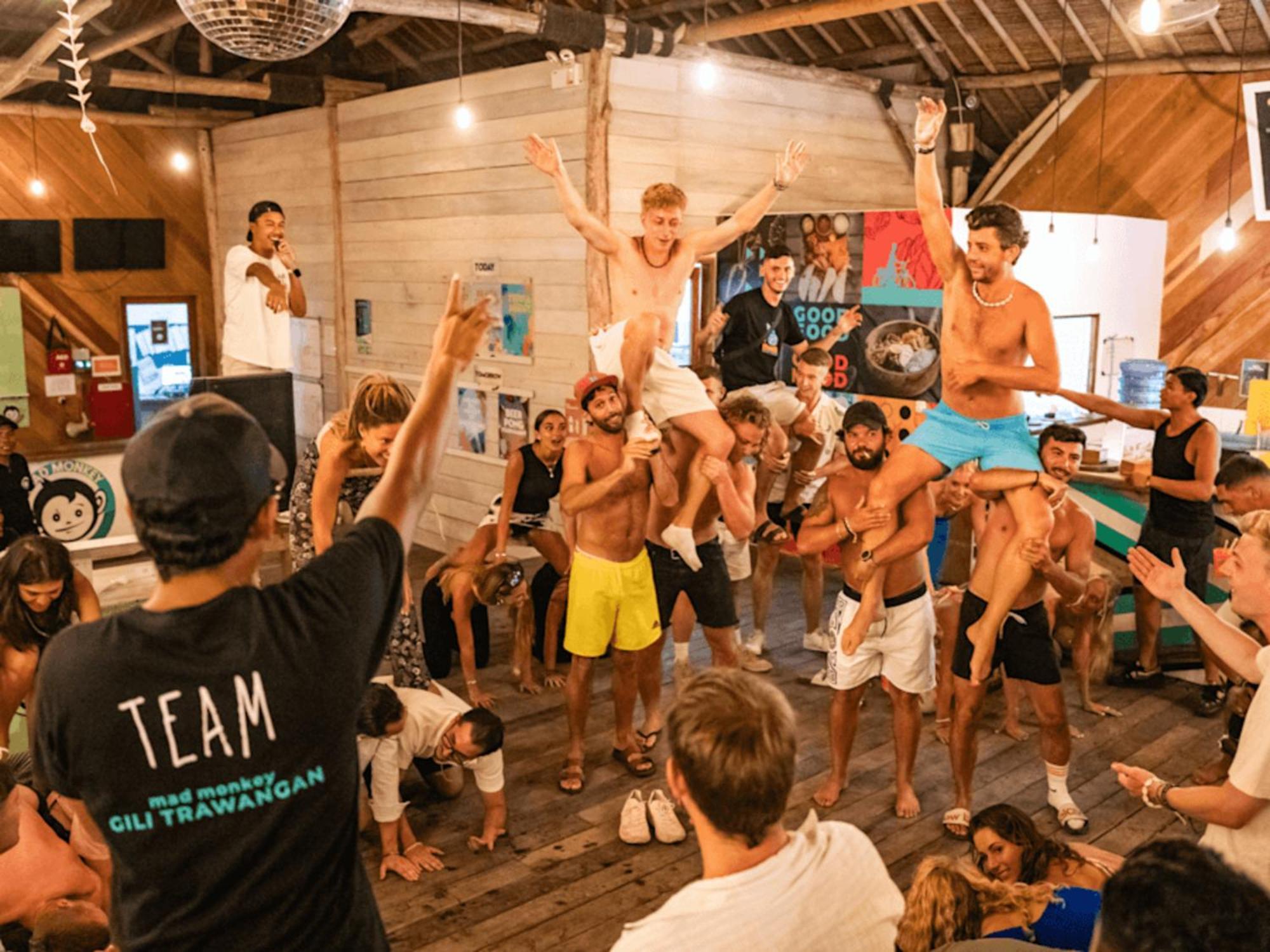 Mad Monkey Gili Trawangan Hostel Bagian luar foto